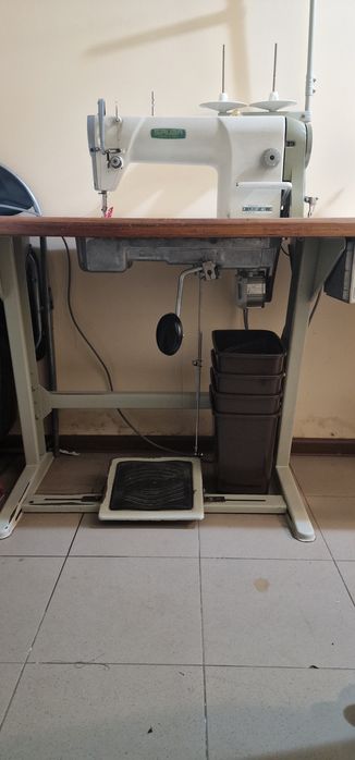 Продам промыленные прямострочки оверлоки