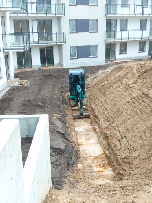Minikoparka i mała wywrotka