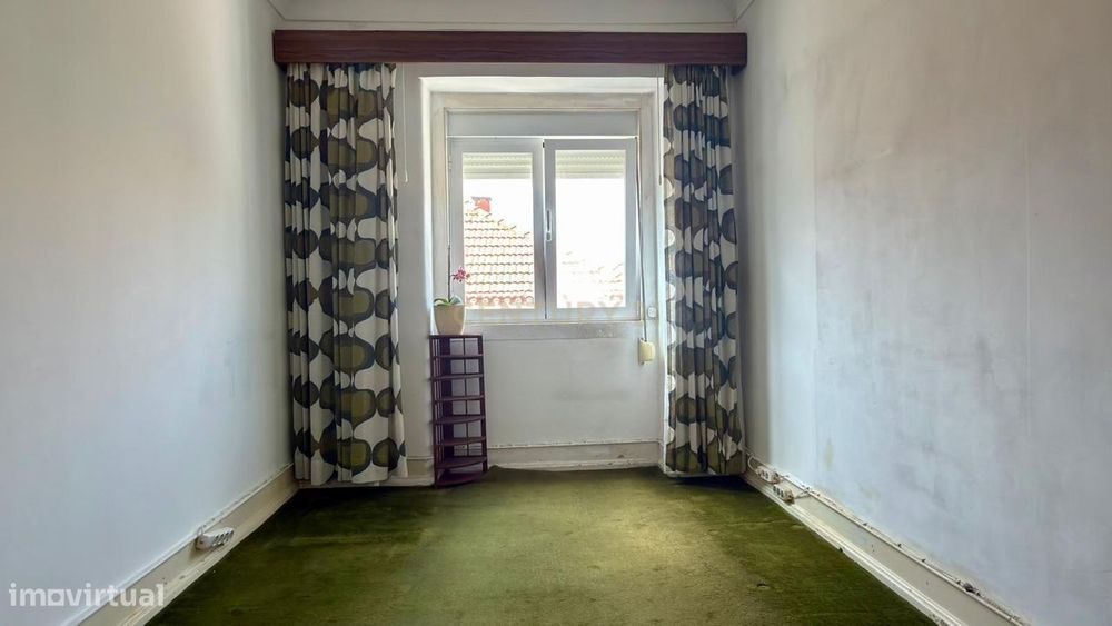 Apartamento T2 para Remodelação, Centro de Almada