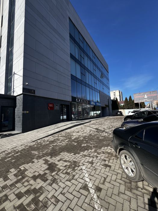 Оренда цокольного приміщення в бізнес центрі  по вул.Грушевського