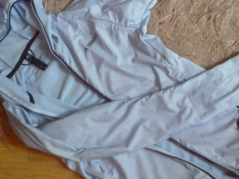 Bluza niebieska czarna kurtka Terrex Adidas 36