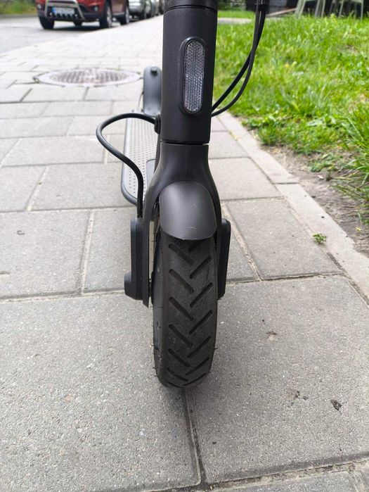 Електросамокат Xiaomi Mi Electric Scooter Essential