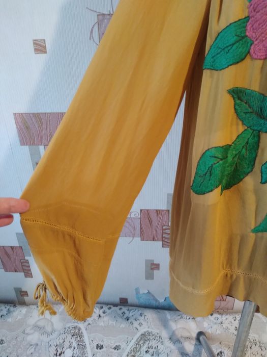 Новая блуза из натурального крепдешина вышивка ручная гладь