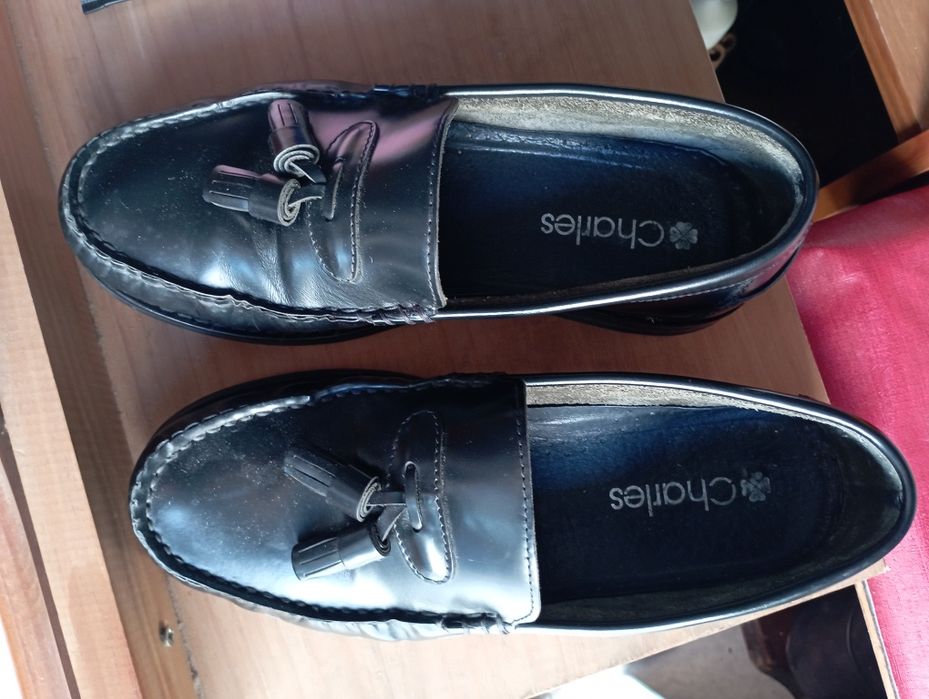 Sapatos da Charles, de homem, pretos pele genuína