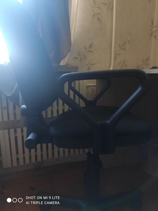 Продам офісне крісло