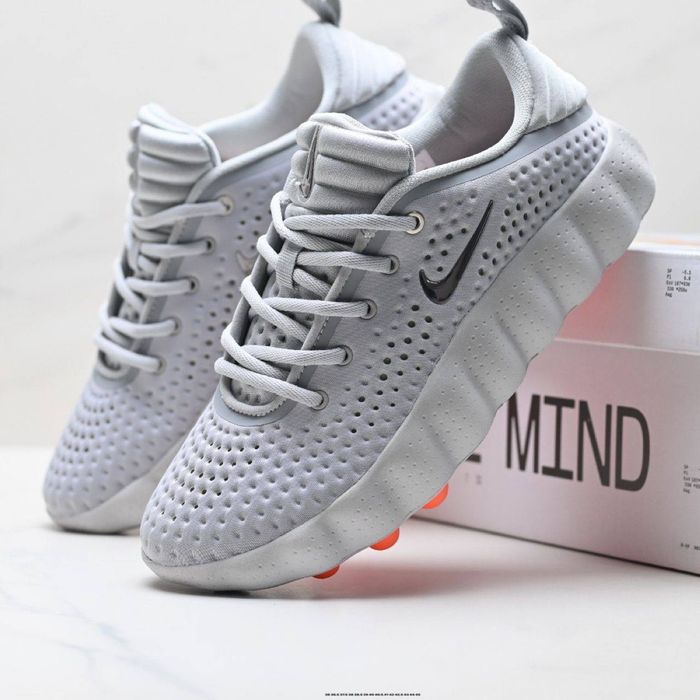 Кросівки Nike Mind 002