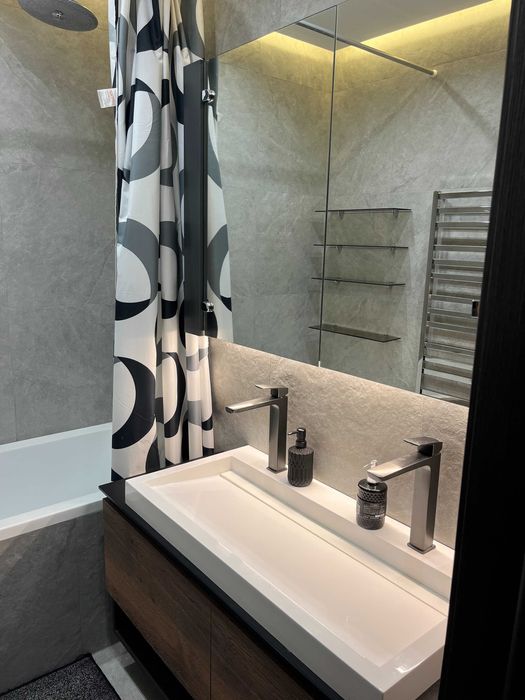 Продає 3-х кім квартири в заселеній новобудові Дублями