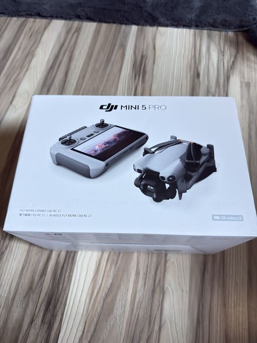 Dron dji mini 5 pro fly more combo z aparaturą RC2, 3 filtry ND, zestaw 3 akumulatorow ze stacja ladowania oraz torbą