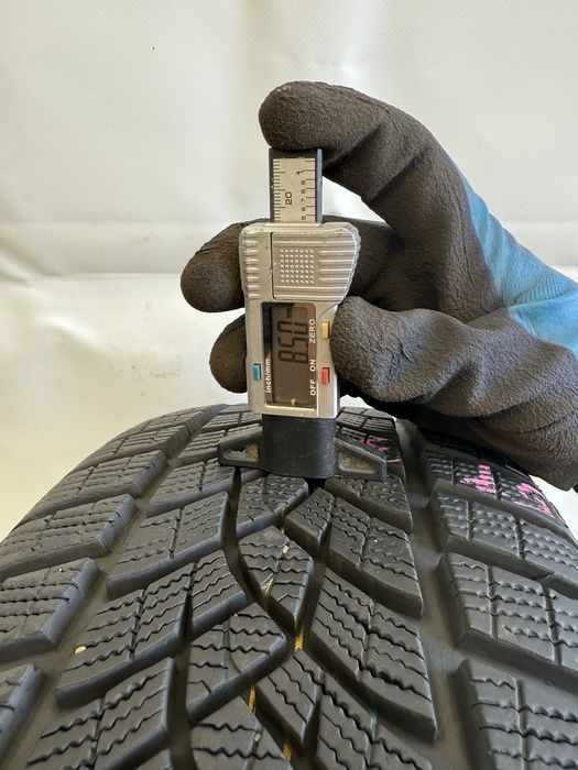 215/55/16 Goodyear UltraGrip Performance Gen-1 93H (573)
