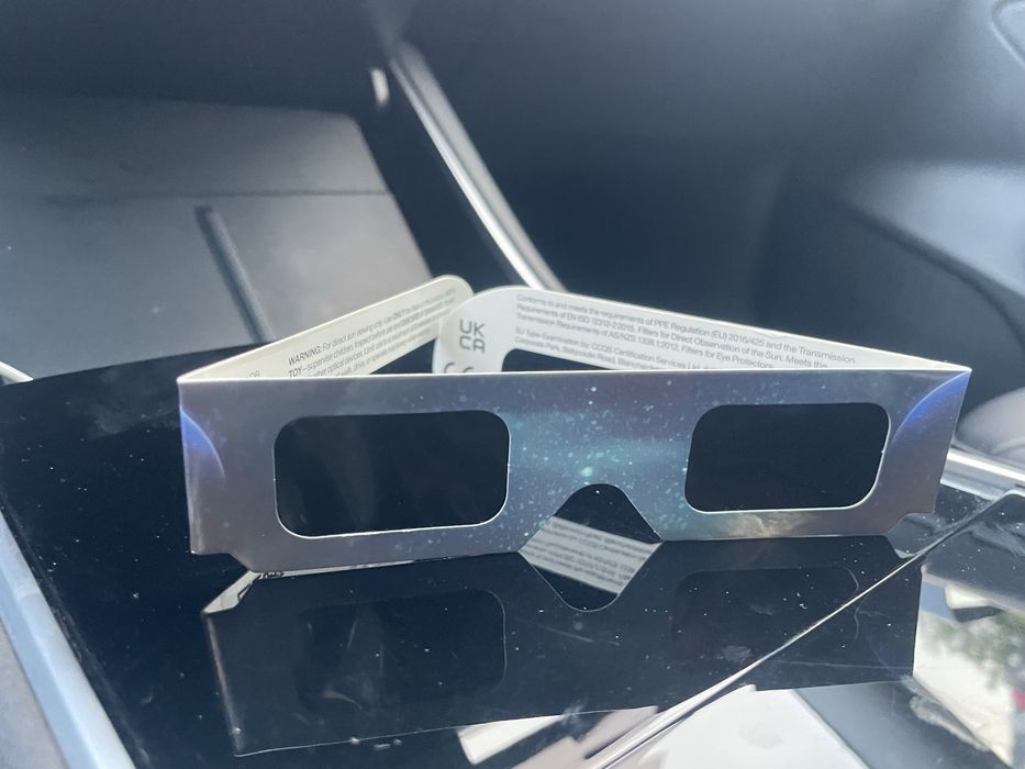 Oculos eclipse sol