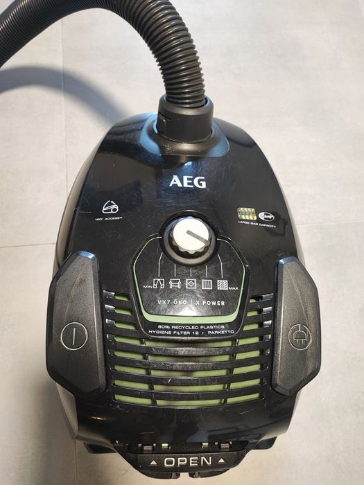 Aspirador AEG avariado - para peças