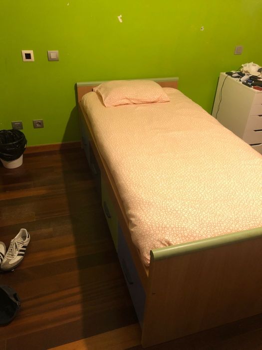 Cama com 4 Gavetas