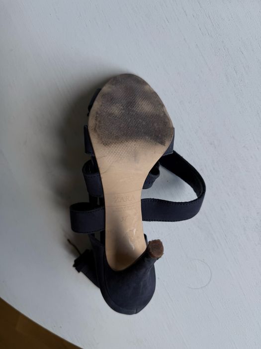 sandałki na obcasie