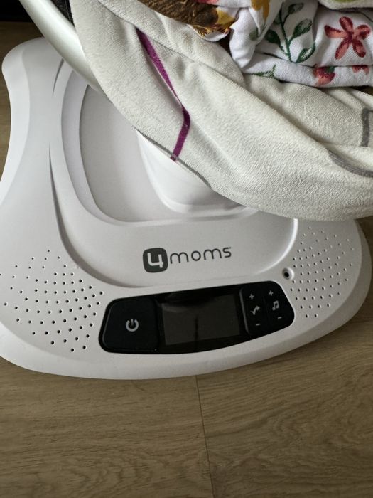 Заколисувальний центр 4moms