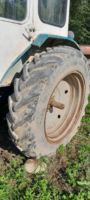 Трактор ЮМЗ 6Л з прицепом . Дзвоніть - за ціну домовимось