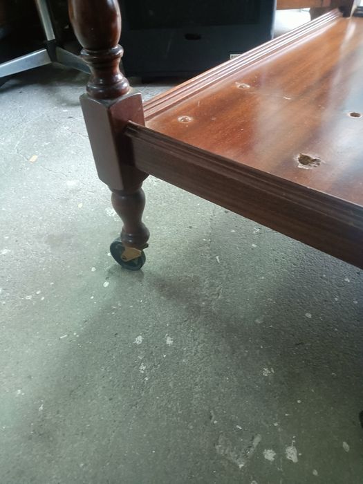 Móvel de apoio com rodinhas