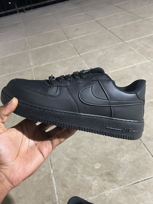 Nike Air – Ténis Brancos/Preto – Novos – Vários Tamanhos