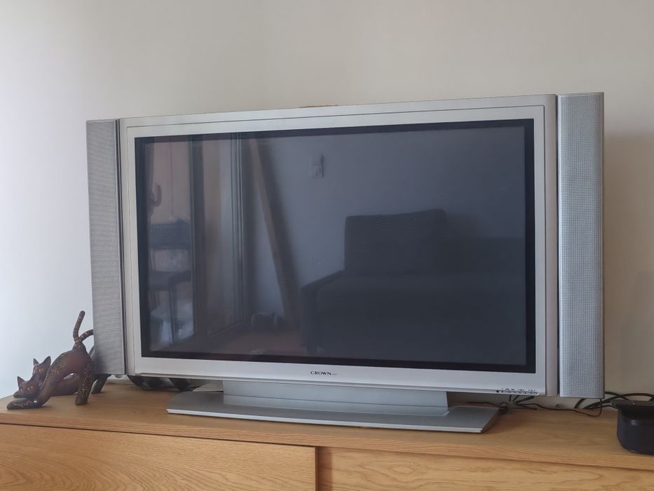 Vendo TV plasma de 82 cm de diagonal ou 42" marca Crown