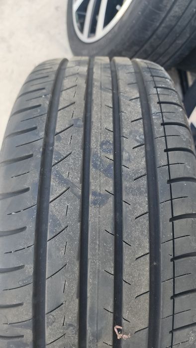 Jantes 17 modelo Madrid
Original de Volkswagen Golf Mk7.5 
Furação: 5x112 
Pneus: Yokohama Bluearth 225/45R17 (2 estão novos e 2 com algum uso)