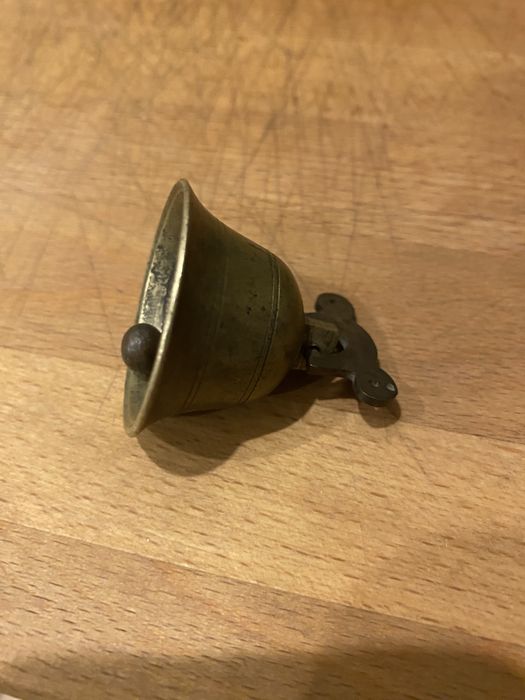 Stary mosiężny dzwoneczek / 3 cm /4 cm / 39 g