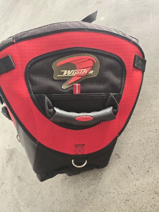 Vendo trapézio para kitesurf Wipika em excelente estado.