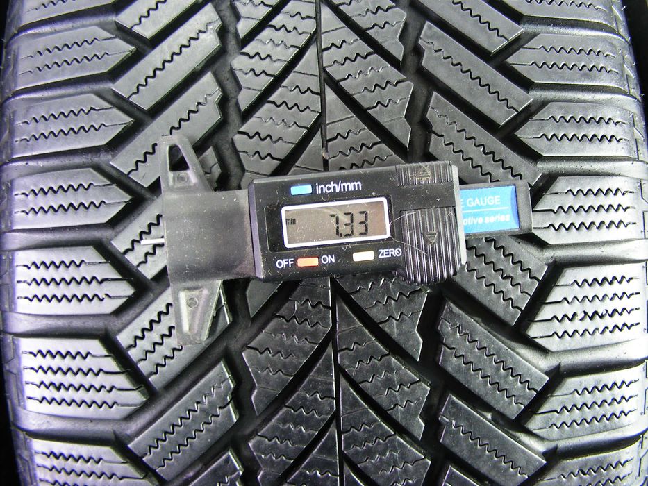 Зимова гума 235/45/18 -4 шт. Giti Winter W1 .