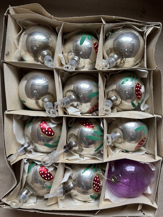 Bombki z PRLu lata 80 muchomorki 11 sztuk