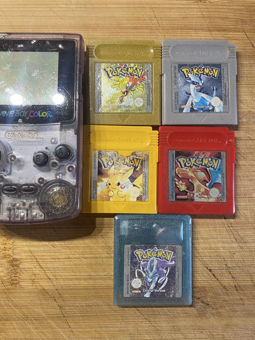 Game boy color (1999) 5 versões pokémon Game boy Advance ( ecrã queimado a funcionar )
