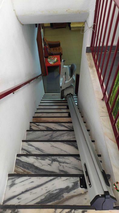 Cadeira elevatória Stannah - carril reto com 4,5 mts