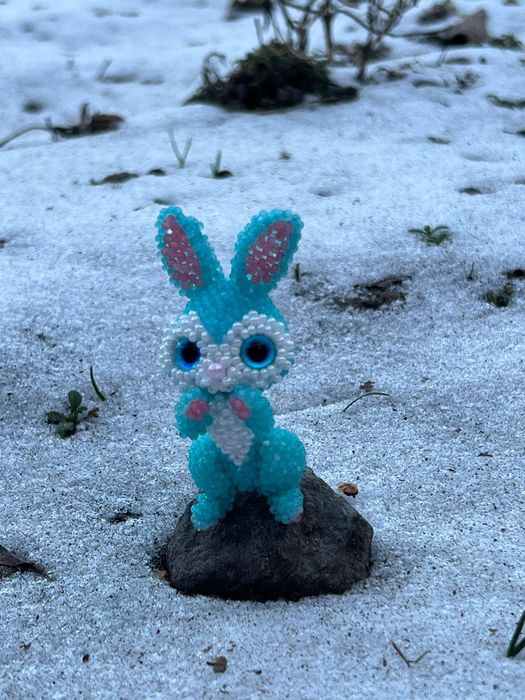 Виріб з бісеру.Амігурумі Зайчик