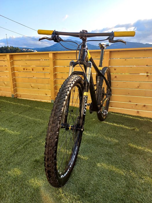 Bicicleta Focus Carbono roda 29