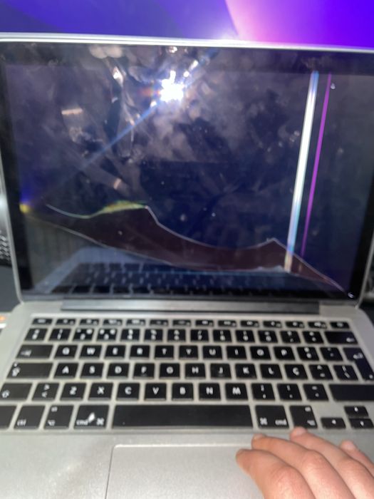 MacBook Pro 13" 2015 - Funciona a 100% (Ecrã Partido)