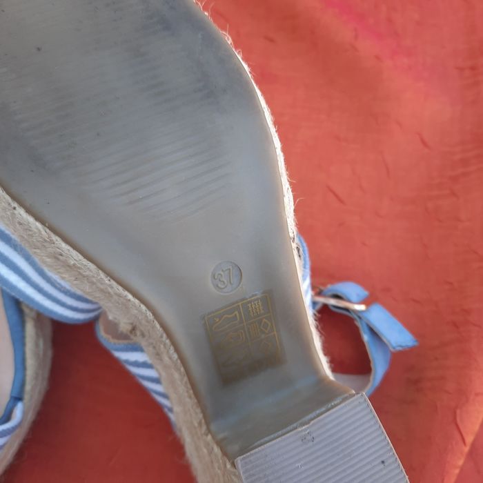 Sandalias compensadas 37