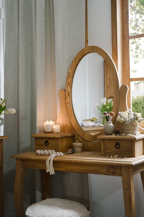 sosnowa toaletka do sypialni w stylu prowansalskim