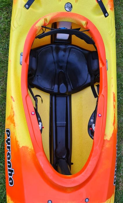 Kajak pyranha karnali rozm. M