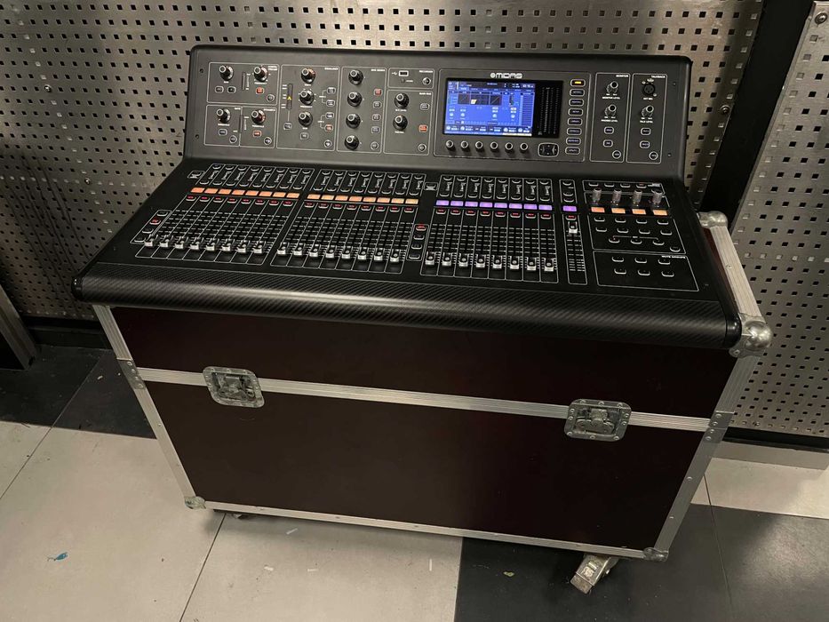 Mikser cyfrowy Midas M32 Live + Case - stan igła, leżak magazynowy