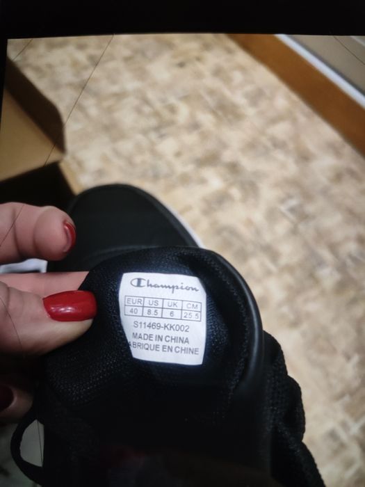 Продам новую обувь Champion.