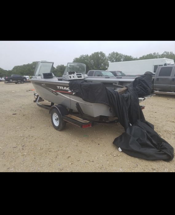 Моторний човен Tracker targa