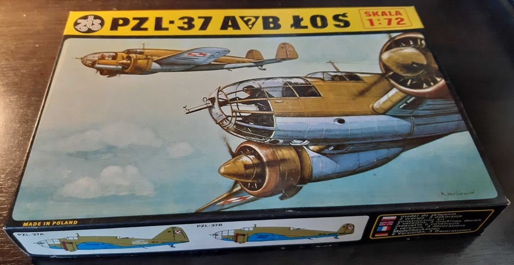 ZTS Plastyk PZL-37 A/B ŁOŚ model 1:72 duże pudełko
