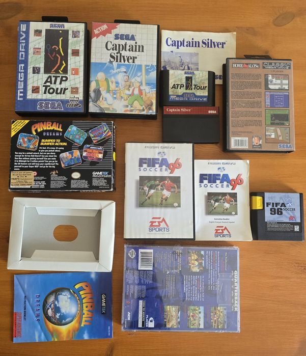 Various Sega and Nintendo items, cartridges, Amiibos, etc.64170323785346122