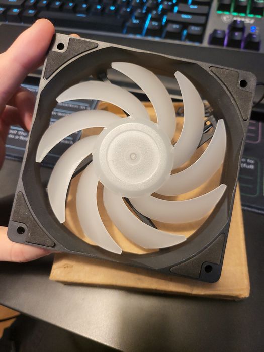 Nowy wentylator komputerowy RGB 120mm Molex