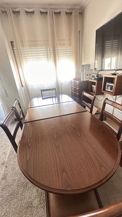 Mesa com cadeiras