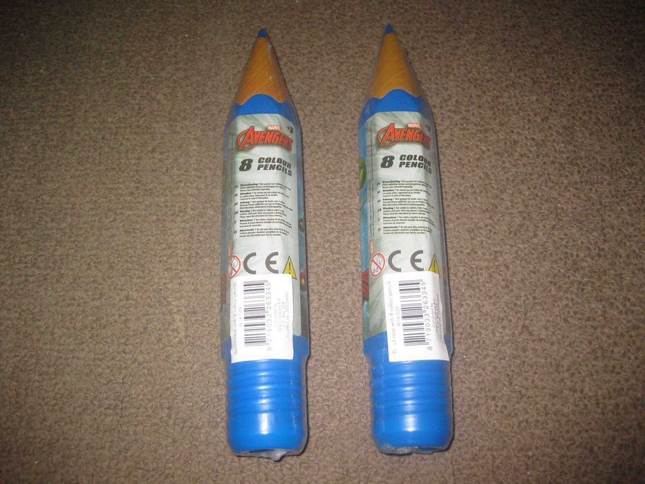 2 Porta Lápis com 8 Lápis de Cor dos “Avengers” Novos!