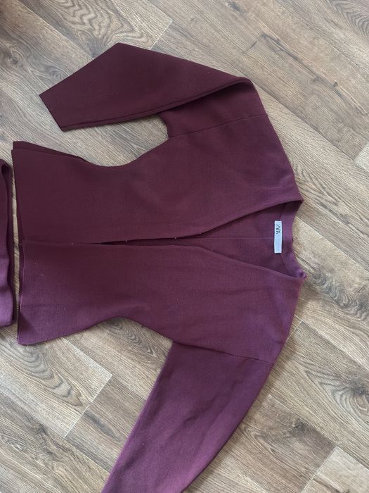 Ідеальний бургунді костюм-двійка від Zara