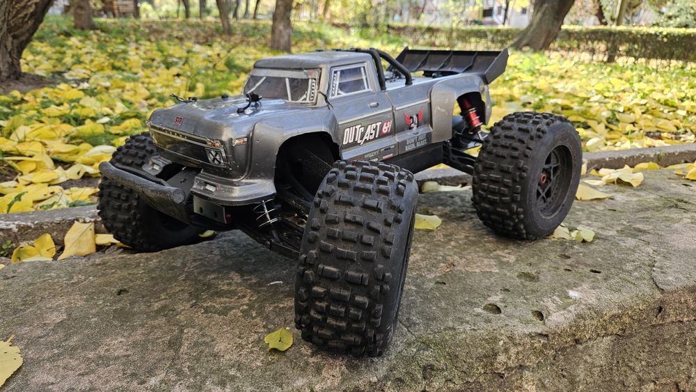Arrma Outcast 6s радіокерованиа модель 1/8 масштабу