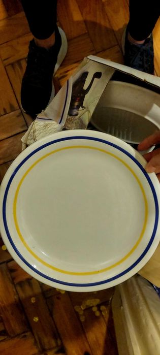 Conjunto de 20 peças de jantar novo em caixa