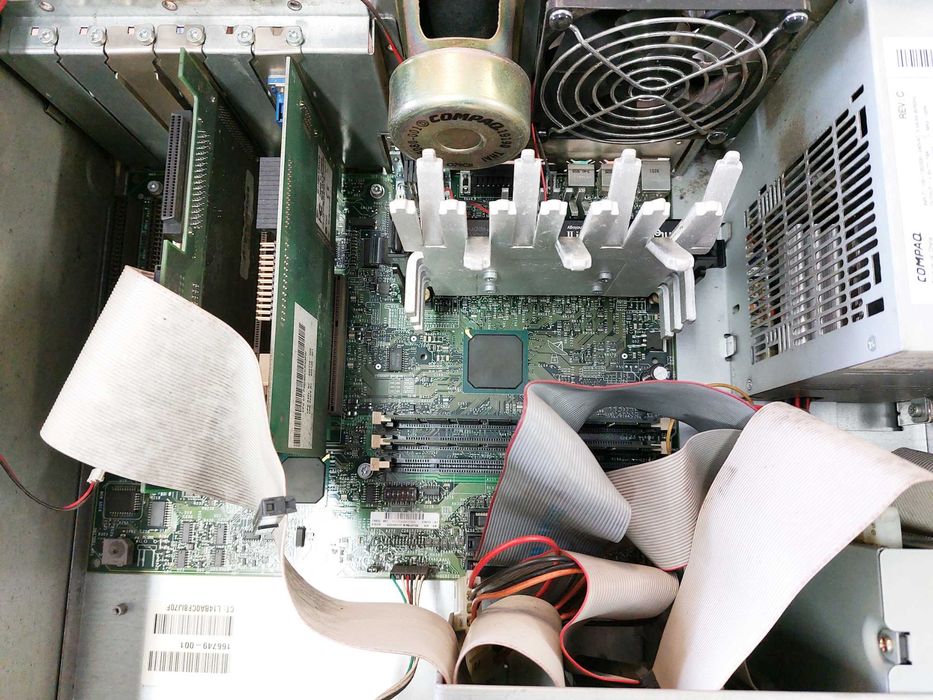 Stary komputer zabytek COMPAQ Deskpro 350 MHz (2)