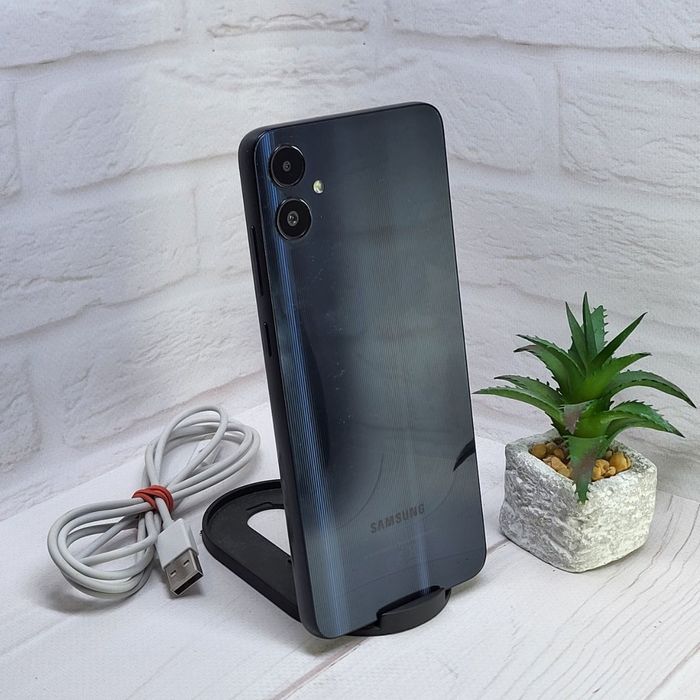 Продам телефон Samsung A05 4/128Gb в гарному стані