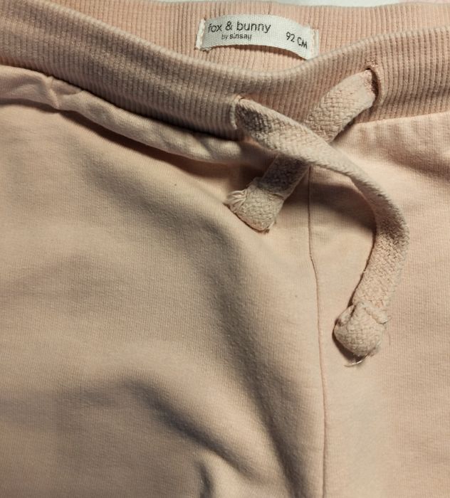 Spodnie dresowe oraz legginsy