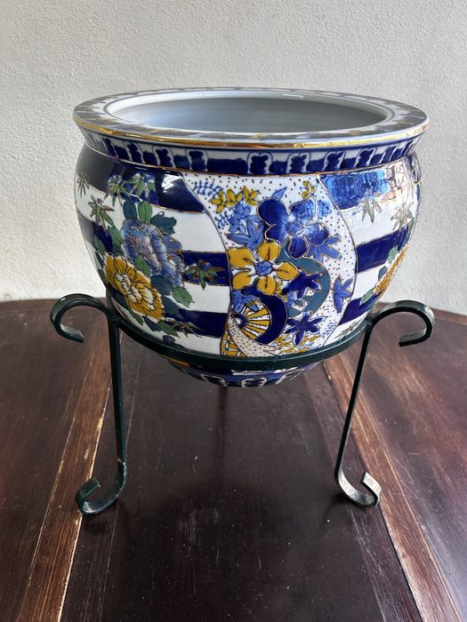 Vaso Decorativo em Cerâmica Pintado à Mão + Suporte em Ferro